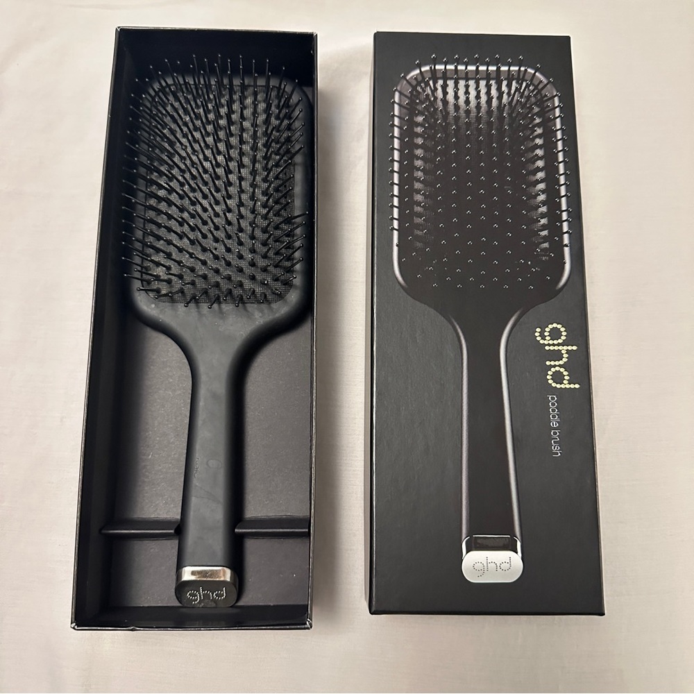 GHD Paddle brush with box
